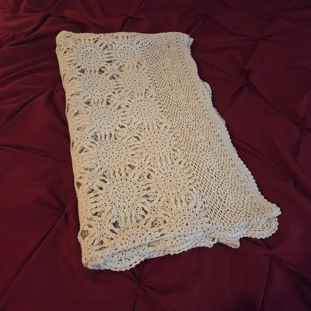Vtg Handmade Crochet Tablecloth Bed Coverlet Rectangle Ecru 90x52 6-8 Chair Size